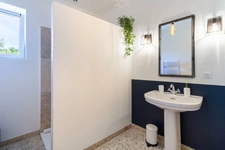 Character house (nearly 320 m2, 5 bedrooms) with interior courtyard, swimming pool & independent apartment (nearly 135 m2, 2 bedrooms) – Lagnes, Luberon (84)