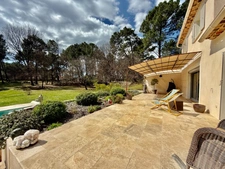 Maison à vendre aux portes de ROUSSILLON (84) 5 chambres, piscine, jardin paysagé