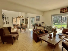 Maison à vendre aux portes de ROUSSILLON (84) 5 chambres, piscine, jardin paysagé
