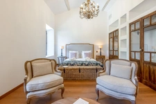 Bastide à vendre composée de 4 suites, 1 annexe avec piscine sur terrain attenant de près d'un hectare OPPEDE (84)