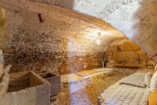 Maison de caractère (près de 320 m2, 5 chambres) avec cour intérieure, piscine & appartement indépendant (près de 135 m2, 2 chambres) – Lagnes, Luberon (84)