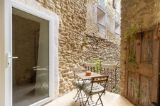 Character house (nearly 320 m2, 5 bedrooms) with interior courtyard, swimming pool & independent apartment (nearly 135 m2, 2 bedrooms) – Lagnes, Luberon (84)