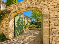 Mas de village avec jardin et piscine dans un hameau de Murs à 7 minutes de Gordes