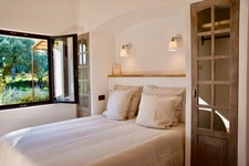 Maison à vendre Bastide composée de 5 suites avec piscine sur terrain attenant de près d'un hectare OPPEDE (84)