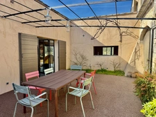 Mas rénové à vendre en campagne de OPPEDE (84), près 200 m2, 3 chambres sur terrain attenant piscinable de près de 1075 m2.