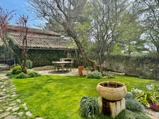 Village farmhouse with garden and swimming pool in a hamlet of Murs, 7 minutes from Gordes