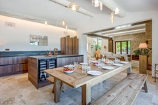 Bastide à vendre composée de 4 suites, 1 annexe avec piscine sur terrain attenant de près d'un hectare OPPEDE (84)
