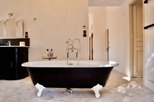 Maison à vendre Bastide composée de 5 suites avec piscine sur terrain attenant de près d'un hectare OPPEDE (84)