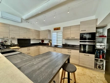 Maison à vendre aux portes de ROUSSILLON (84) 5 chambres, piscine, jardin paysagé