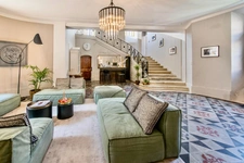 Dpt Vaucluse (84), à vendre au Coeur de L'ISLE SUR LA SORGUE exceptionnelle maison de près de 600 m2 avec jardin paysagé avec piscine sur plus de 900 m2 et chapelle à rénover de près de 180 m2 