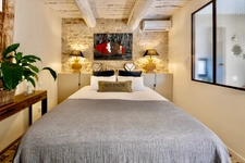 Dpt Vaucluse (84), à vendre en campagne de MENERBES, proche de Gordes et de l'Isle sur la Sorgue, Propriété de près de 2 ha avec Mas familial et dépendances sur près de 400 m² offrant 7 chambres