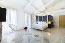 Character house (nearly 320 m2, 5 bedrooms) with interior courtyard, swimming pool & independent apartment (nearly 135 m2, 2 bedrooms) – Lagnes, Luberon (84)