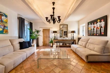 Dpt Vaucluse (84), à vendre en campagne de MENERBES, proche de Gordes et de l'Isle sur la Sorgue, Propriété de près de 2 ha avec Mas familial et dépendances sur près de 400 m² offrant 7 chambres