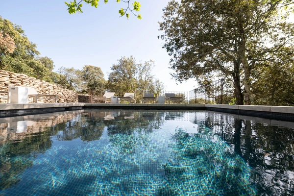 Propriete à vendre : Exceptionnel ensemble de Bories au cœur du Luberon, à Gordes (84) 3 suites, piscine