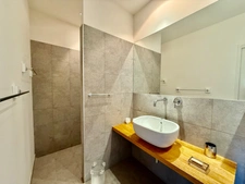 Mas rénové à vendre en campagne de OPPEDE (84), près 200 m2, 3 chambres sur terrain attenant piscinable de près de 1075 m2.