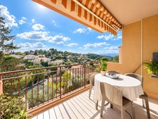 Appartement à vendre 4 pièces GRASSE (06)G – T4 TRAVERSANT 82 m² – TERRASSE – VUE DÉGAGÉE – GARAGE & CAVE