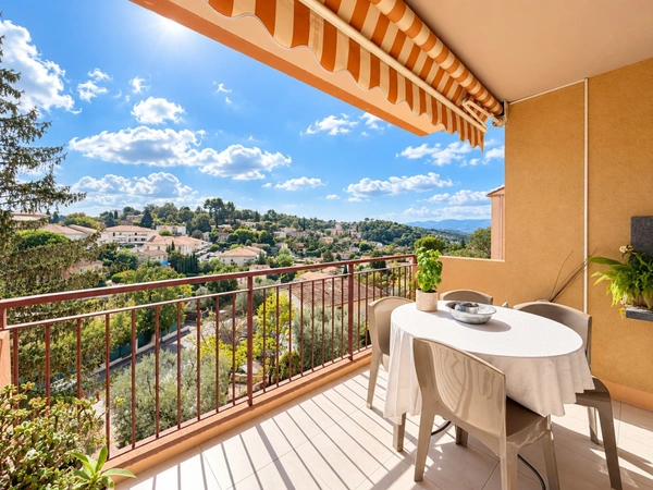 Appartement à vendre 4 pièces GRASSE (06)G – T4 TRAVERSANT 82 m² – TERRASSE – VUE DÉGAGÉE – GARAGE & CAVE