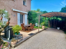 PEYMEINADE – Maison de 189 m² avec appartement indépendant, piscine, garage et terrain paysager de 1 290 m²(06)