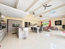  Villa plain-pied 195 m², piscine et garage  PEGOMAS (06)