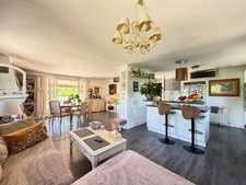 PEYMEINADE – Maison de 189 m² avec appartement indépendant, piscine, garage et terrain paysager de 1 290 m²(06)