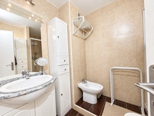 Appartement à vendre 4 pièces GRASSE (06)G – T4 TRAVERSANT 82 m² – TERRASSE – VUE DÉGAGÉE – GARAGE & CAVE