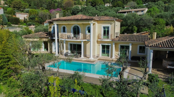 Villa contemporaine de prestige – Vue mer – Piscine chauffée & jacuzzi – Saint-Jean Grasse