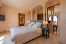Villa contemporaine de prestige – Vue mer – Piscine chauffée & jacuzzi – Saint-Jean Grasse