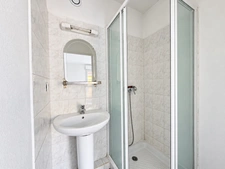 Appartement  T4 à rénover, 85 m², terrasse couverte et garage GRASSE (06)