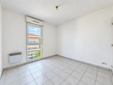 Appartement  T4 à rénover, 85 m², terrasse couverte et garage GRASSE (06)