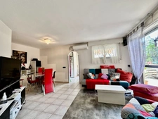 Dpt Alpes Maritimes (06), à vendre ANTIBES Appartement T3 65 m² – Rez-de-jardin, terrasse 40 m² et piscine