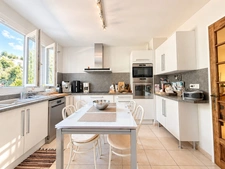 Appartement à vendre 4 pièces GRASSE (06)G – T4 TRAVERSANT 82 m² – TERRASSE – VUE DÉGAGÉE – GARAGE & CAVE