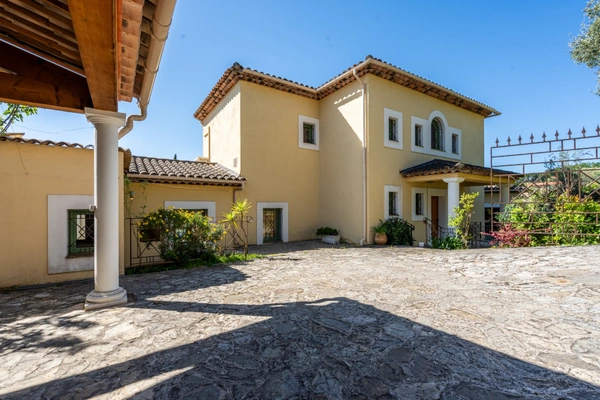 Villa contemporaine de prestige – Vue mer – Piscine chauffée & jacuzzi – Saint-Jean Grasse