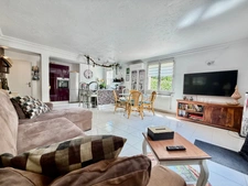 PEYMEINADE – Maison de 189 m² avec appartement indépendant, piscine, garage et terrain paysager de 1 290 m²(06)