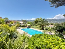 PEYMEINADE – Maison de 189 m² avec appartement indépendant, piscine, garage et terrain paysager de 1 290 m²(06)