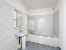 Appartement  T4 à rénover, 85 m², terrasse couverte et garage GRASSE (06)