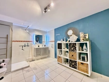 PEYMEINADE – Maison de 189 m² avec appartement indépendant, piscine, garage et terrain paysager de 1 290 m²(06)