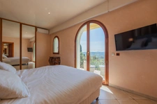 Villa contemporaine de prestige – Vue mer – Piscine chauffée & jacuzzi – Saint-Jean Grasse