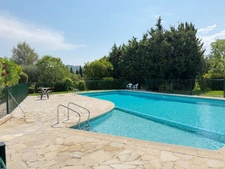 Comme une maison de vacances toute l'année – Maison rénovée avec jardin, deux terrasses et piscine à Grasse Saint-Mathieu