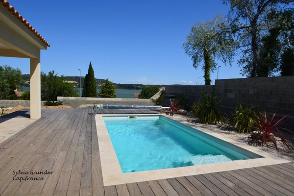 Maison contemporiane 6 pièces Piscine vue étang de l'olivier