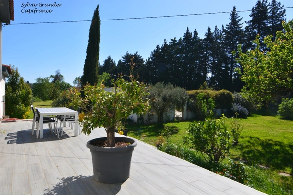 Maison à vendre 6 pièces SENAS (13)avec dépendance piscine lagon et parc arboré