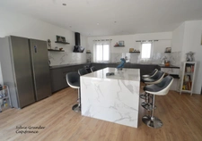House for sale, 5 rooms, Salon-de-Provence (13), 209m², with outdoor space and garage