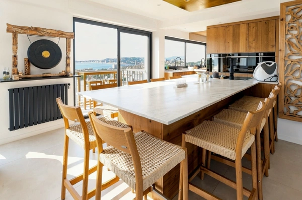 Penthouse en duplex à Pointe rouge,160m² face à la mer