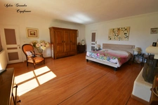 Dpt Bouches du Rhône (13), à vendre CORNILLON CONFOUX maison P15 de 455 m² dont studio 122m² - Terrain de 1 282 m² 