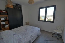 Contemporary 6-room house with swimming pool and view of the olive pond