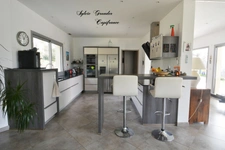 Dpt Bouches du Rhône (13), à vendre VERNEGUES maison P5 de 180 m² - Terrain de 1 300,00 m² - Plain pied