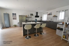 House for sale, 5 rooms, Salon-de-Provence (13), 209m², with outdoor space and garage