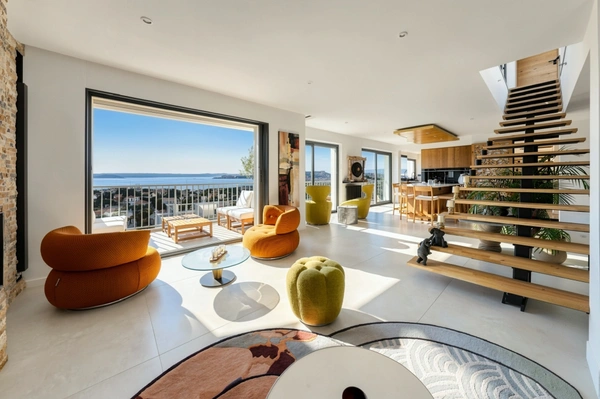 Penthouse en duplex à Pointe rouge,160m² face à la mer
