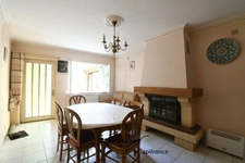 Maison de ville, vie de plain pied, 2 salles d'eau, 3 chambres