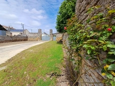 Ensemble immobilier en pierres, maison et dépendances, 4 600 m²