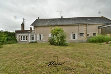Maison 4/5 chambres - deux espaces - 2 grands hangars 